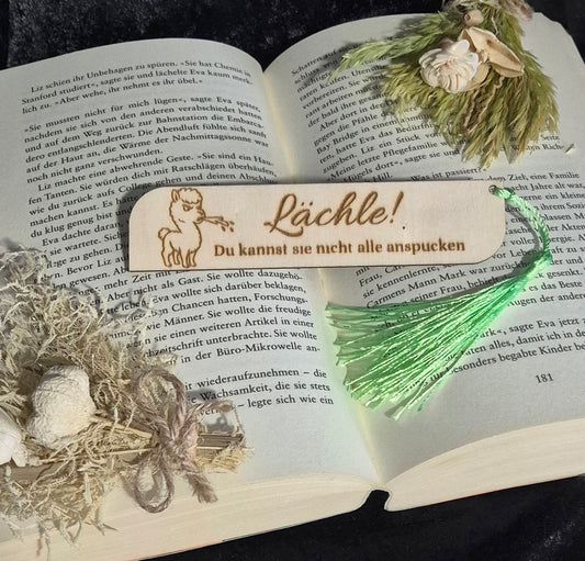 Holzlesezeichen Alpaka Lächle! Du kannst sie nicht alle anspucken