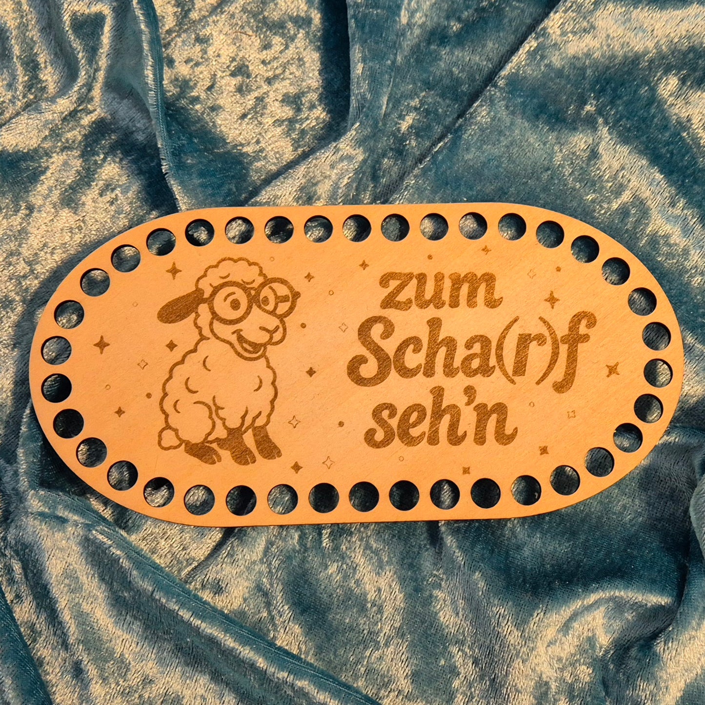 3mm Holzboden 18x9 cm Motiv: Zum Scha(r)f seh'n + Anhänger