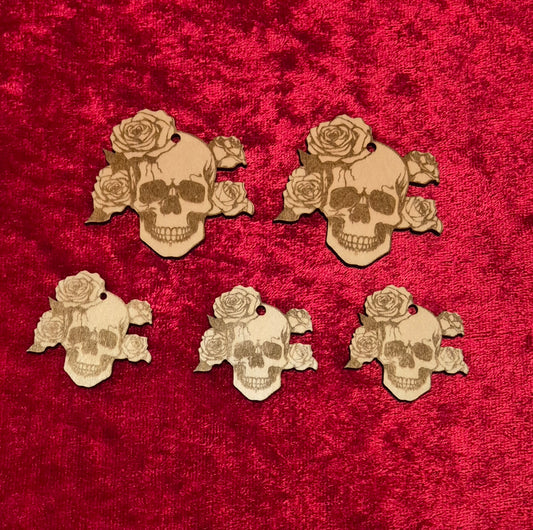Totenkopf Anhänger aus 3 mm Holz in 2 Größen