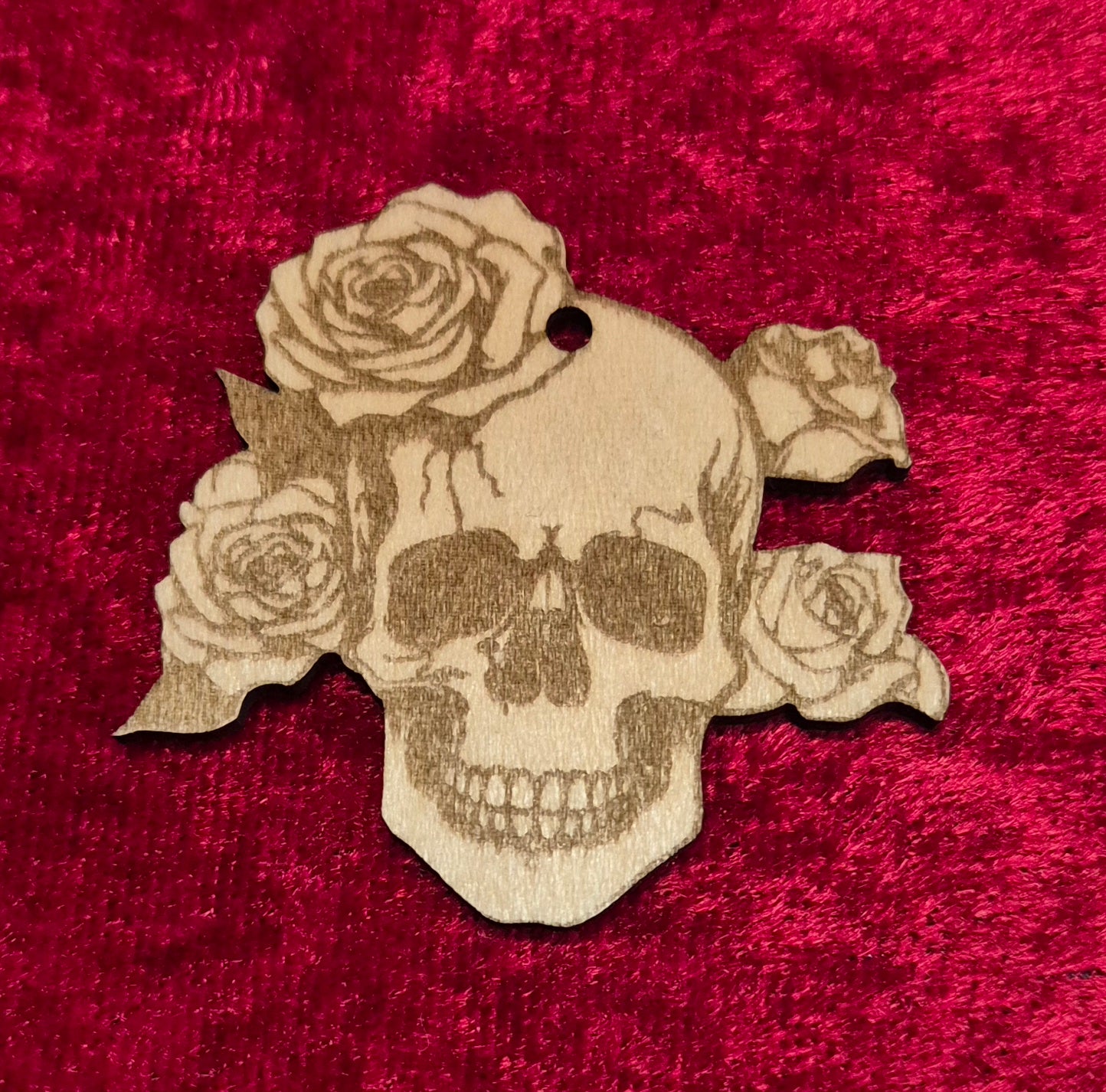 Totenkopf Anhänger aus 3 mm Holz in 2 Größen